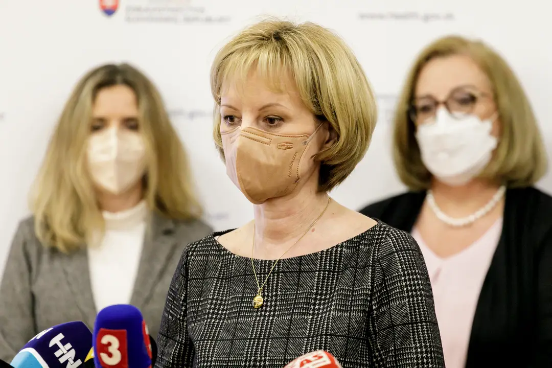 Na snímke zľava členky konzília odborníkov Alena Koščálová, Elena Prokopová a Zuzana Krištúfková.