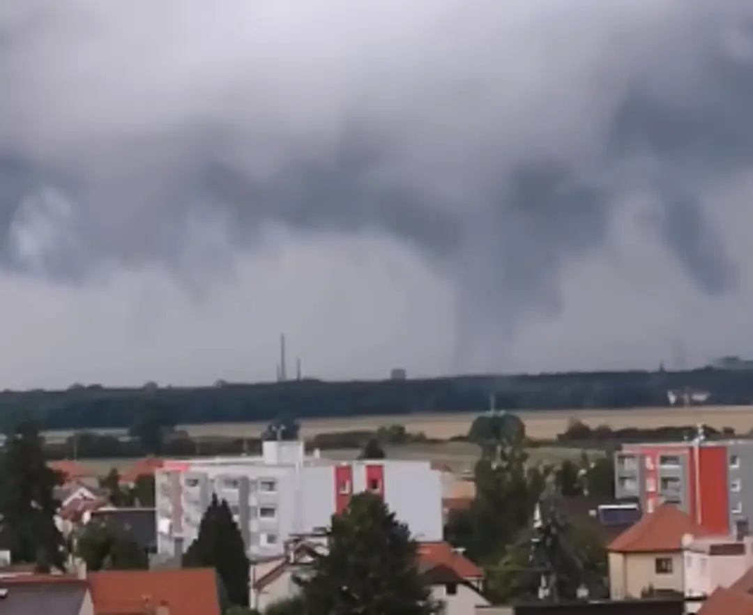 Českom sa opäť prehnalo tornádo.