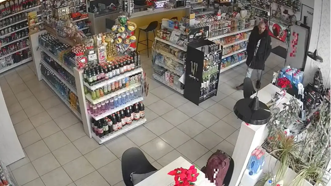 Muž natankoval a odišiel bez platenia.