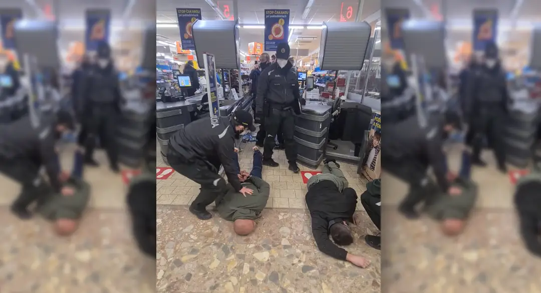 Polícia spacifikovala antirúškarov
