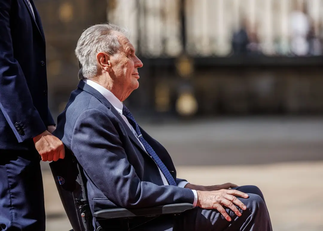 Miloš Zeman na vozíku