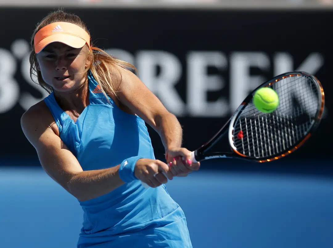 Slovenská tenistka Daniela Hantuchová odvracia loptičku Britke Heather Watsonovej v prvom kole grandslamového tenisového turnaja
