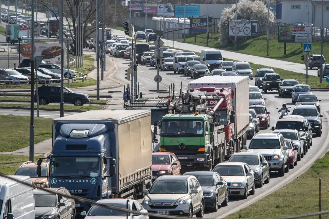Na snímke je dopravná zápcha