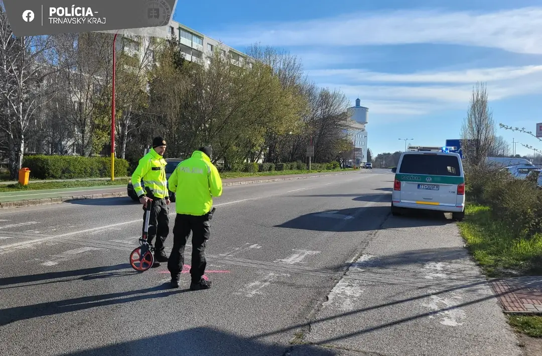 V Trnave na Bučianskej zrazilo auto školáčku na priechode pre chodcov.