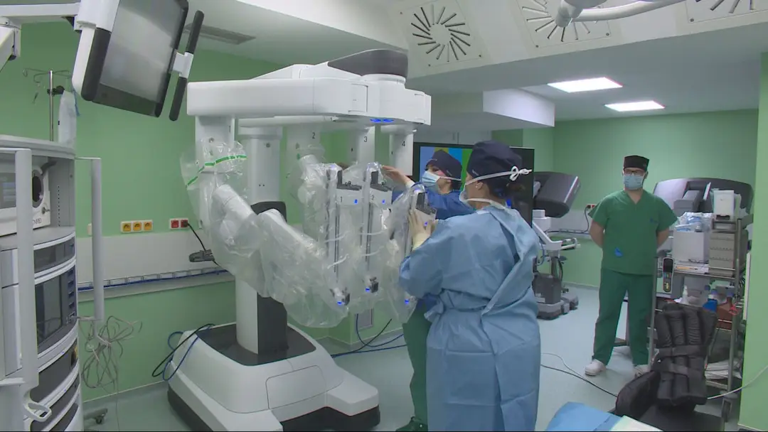 Robot pomáha lekárom pri operáciách 