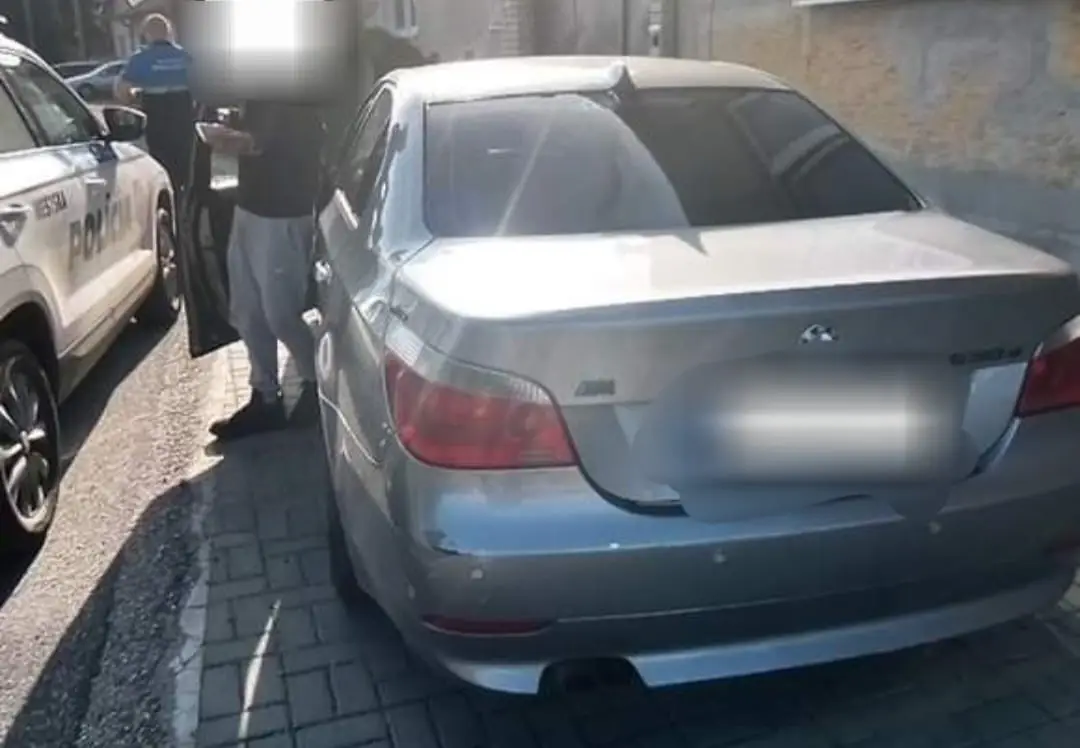 Tínedžer za volantom BMW