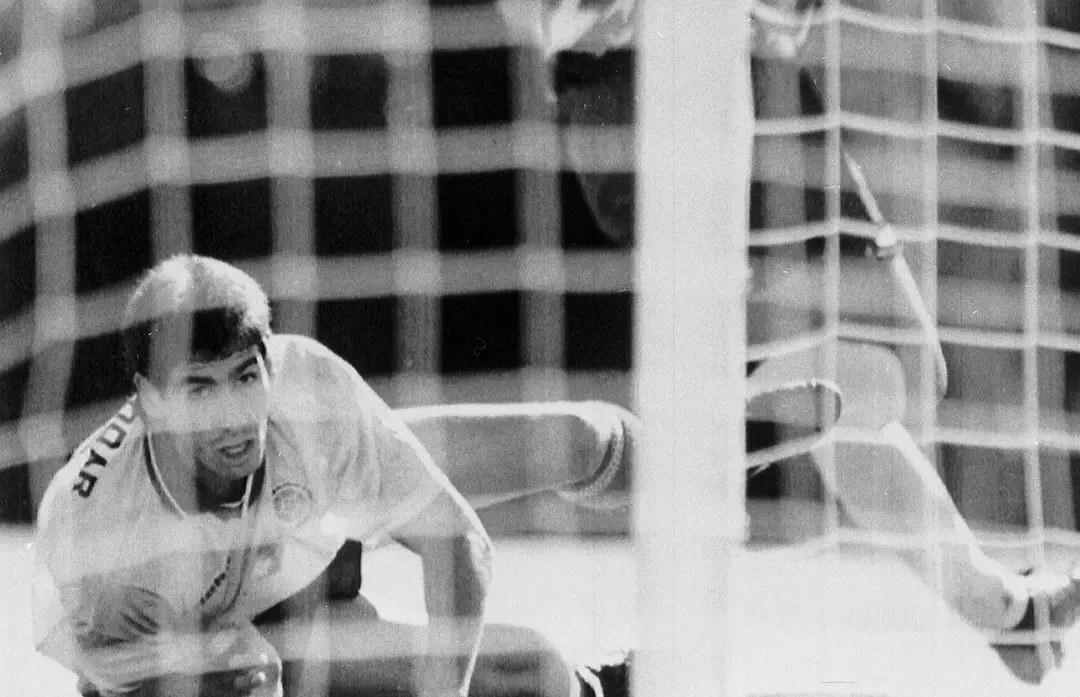 Na archívnej snímke z 22. júna 1994 kolumbijský futbalista Andres Escobar.