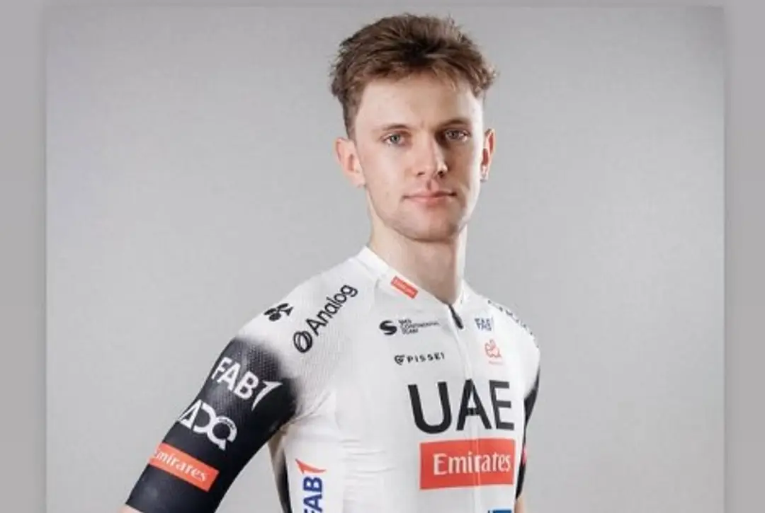 Matthias Schwarzbacher v drese UAE Emirates
