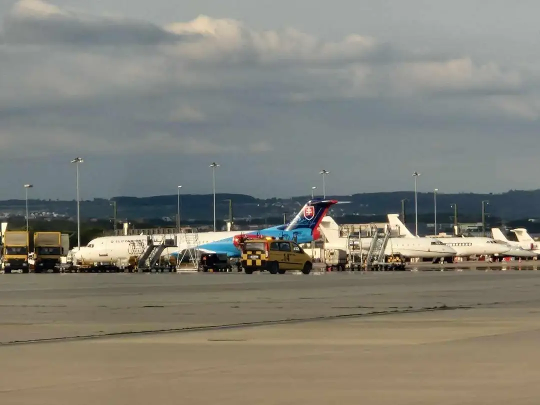 Slovenský vládny špeciál parkoval na letisku v Stuttgarte. 