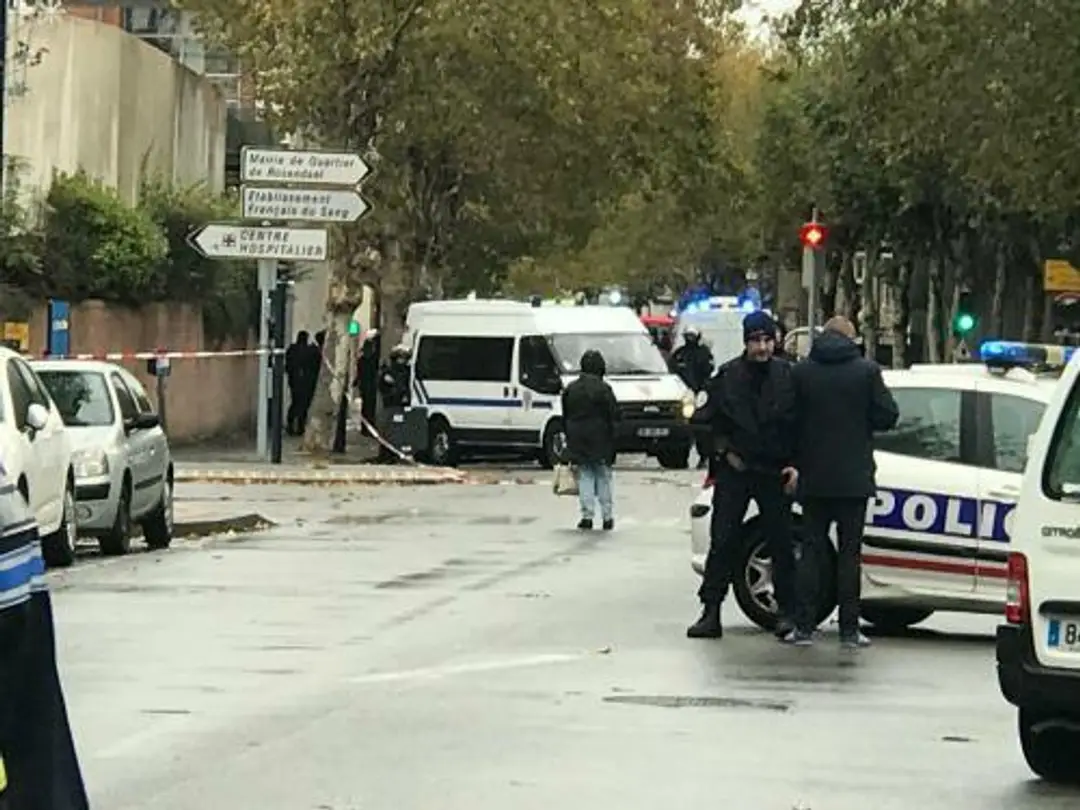 Žena hrozila atentátom v nemocnici vo Francúzsku