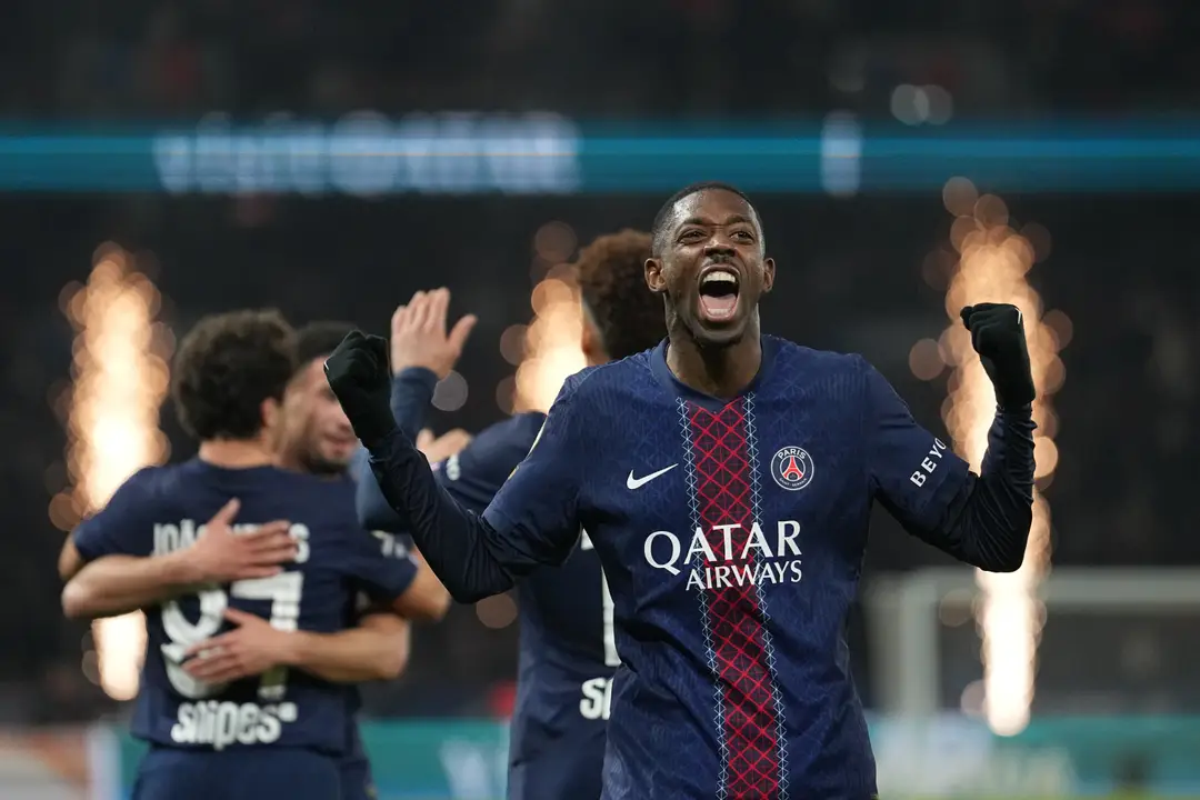Na snímke futbalista Paríža St. Germain Ousmane Dembele sa teší z gólu.