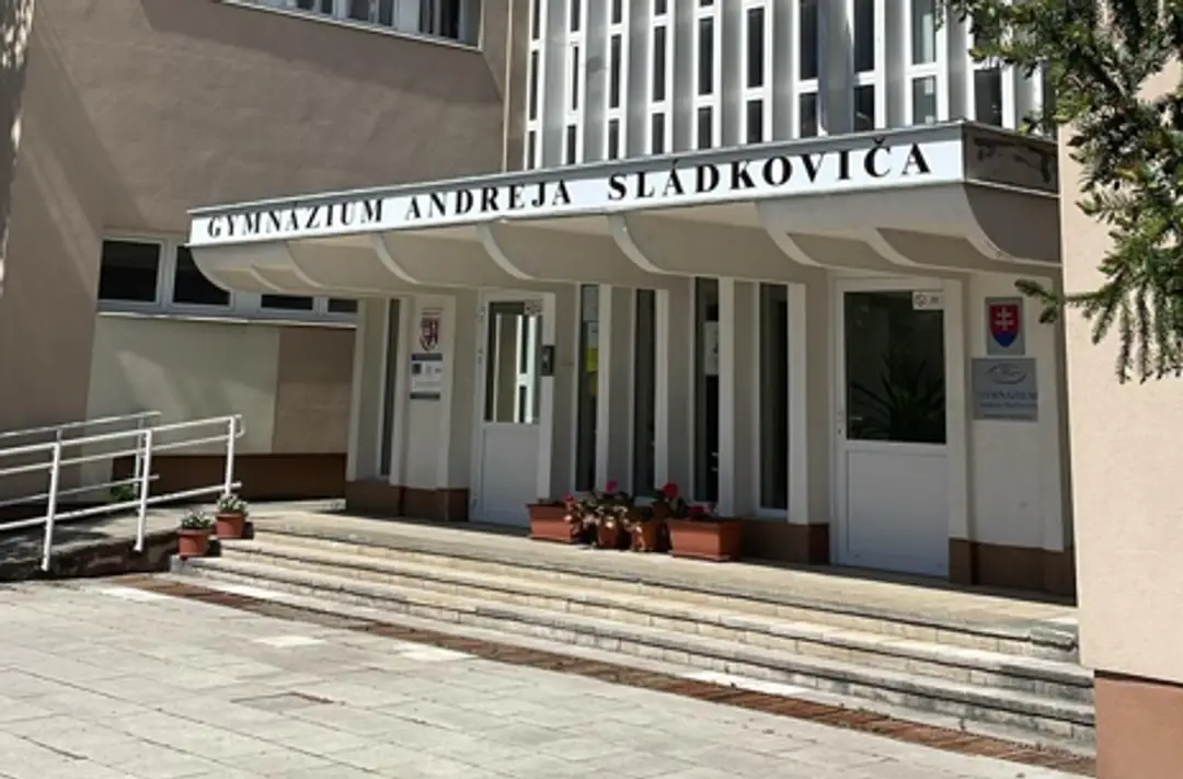Gymnázium Andreja Sládkoviča v Banskej Bystrici.