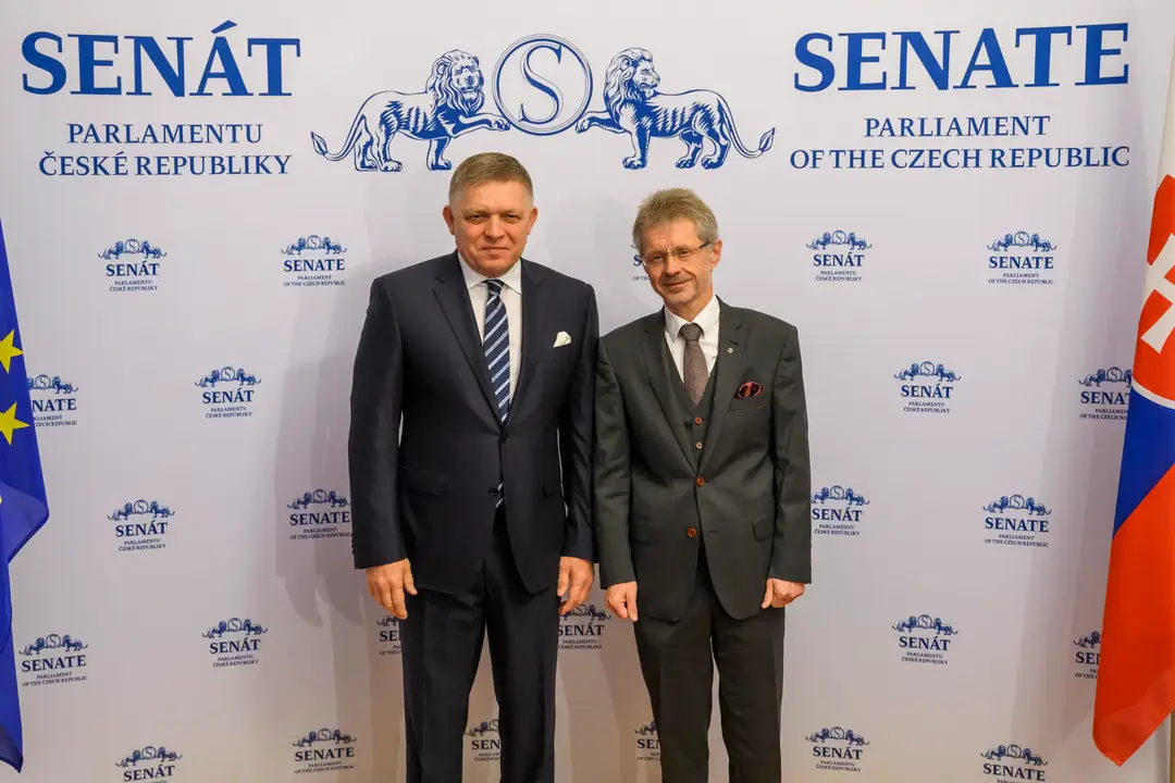 Na snímke zľava Robert Fico počas stretnutia s predsedom Senátu českého parlamentu Milošom Vystrčilom.