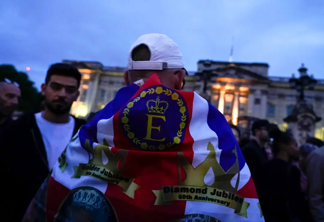 Briti sa lúčia s kráľovnou