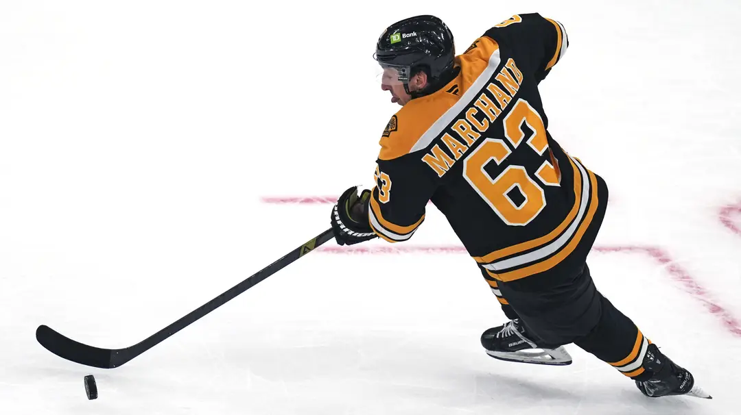 Dres menila aj legenda Bostonu Bruins Brad Marchand.