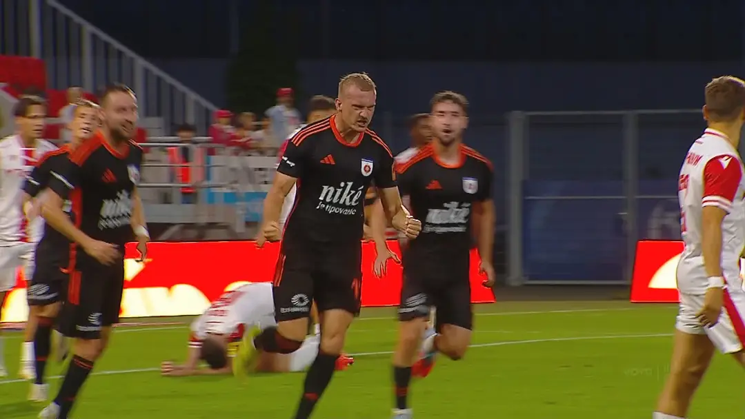 Futbalisti Ružomberka oslavujú gól