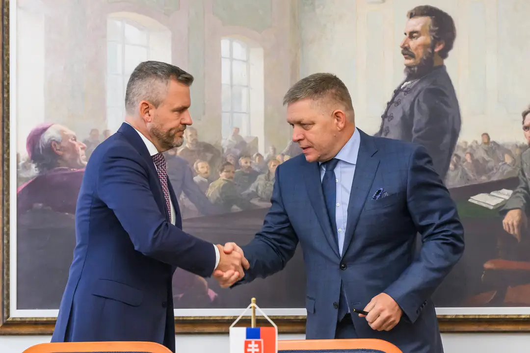 Na snímke zľava predseda HLAS-SD Peter Pellegrini a predseda SMER-SD Robert Fico