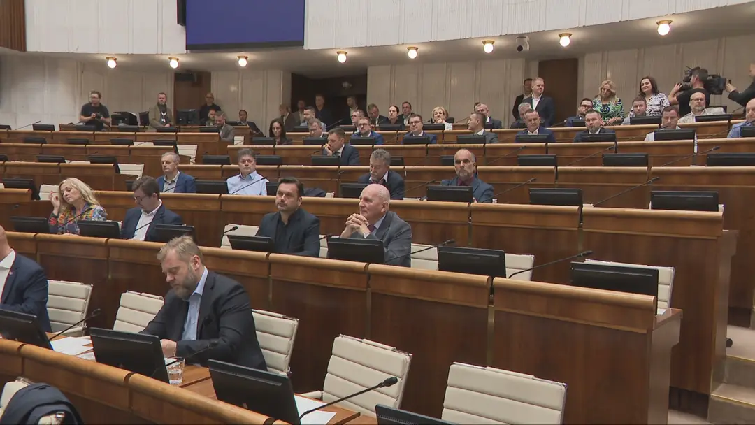 Novozvolení poslanci.
