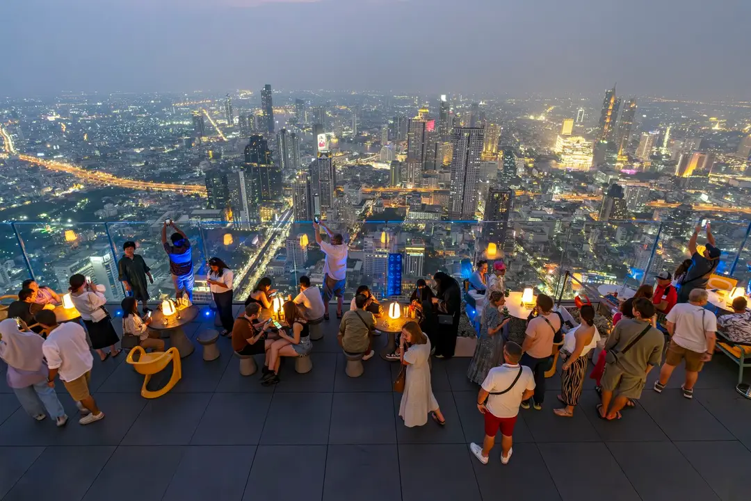 Výhľad na celý Bangkok z mrakodrapu King Power Mahanakhon.