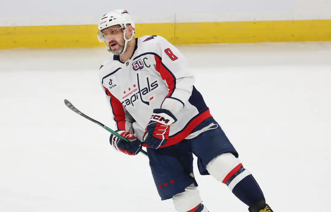 Kapitán Washingtonu Capitals Alex Ovečkin sa teší z gólu.