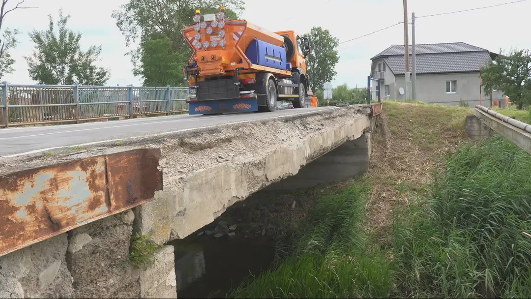 Most v obci Vojčice v okrese Trebišov zatvorili zo dňa na deň.
