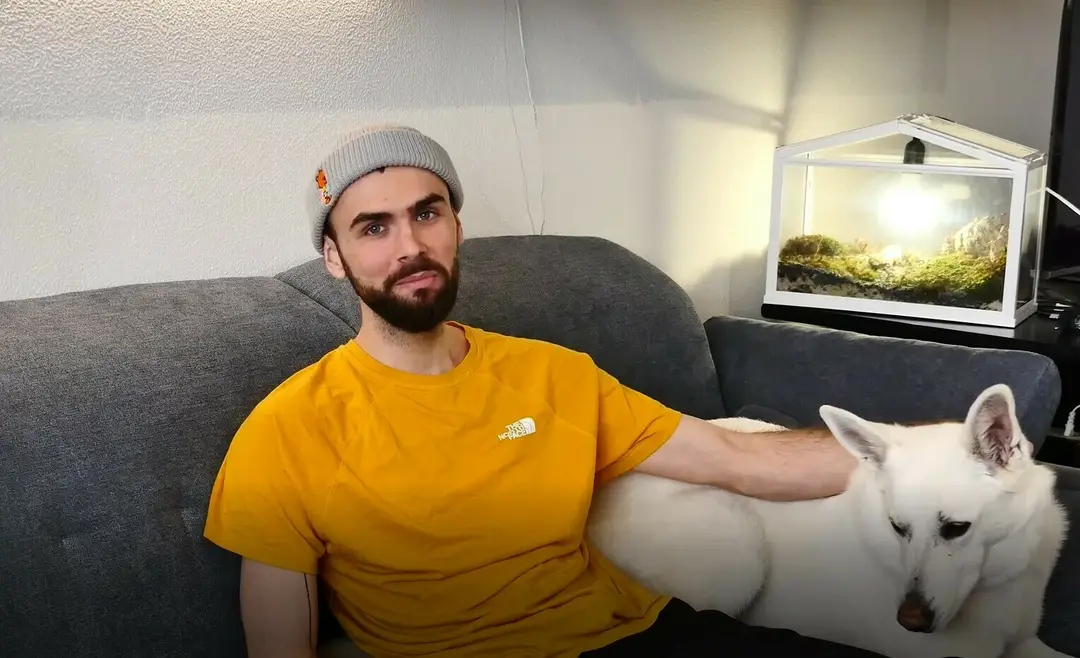 Youtuber Matúš so svojím psom 