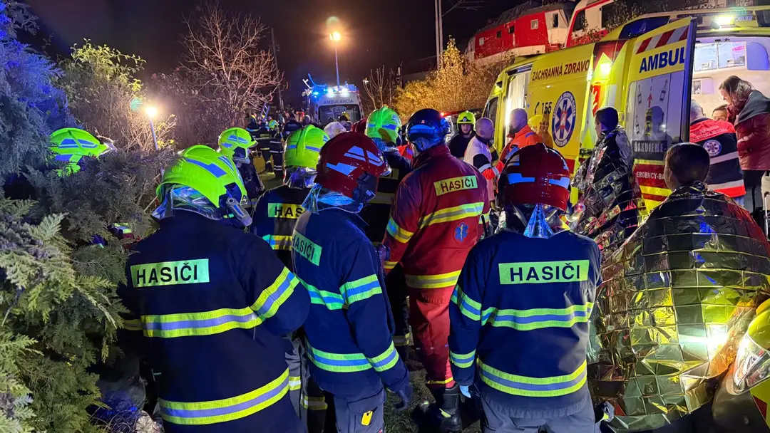 OBRAZOM: Pri Pezinku sa zrazil rýchlik z Košíc s regionálnym expresom