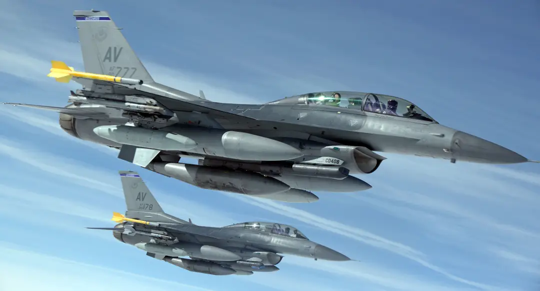 F-16.