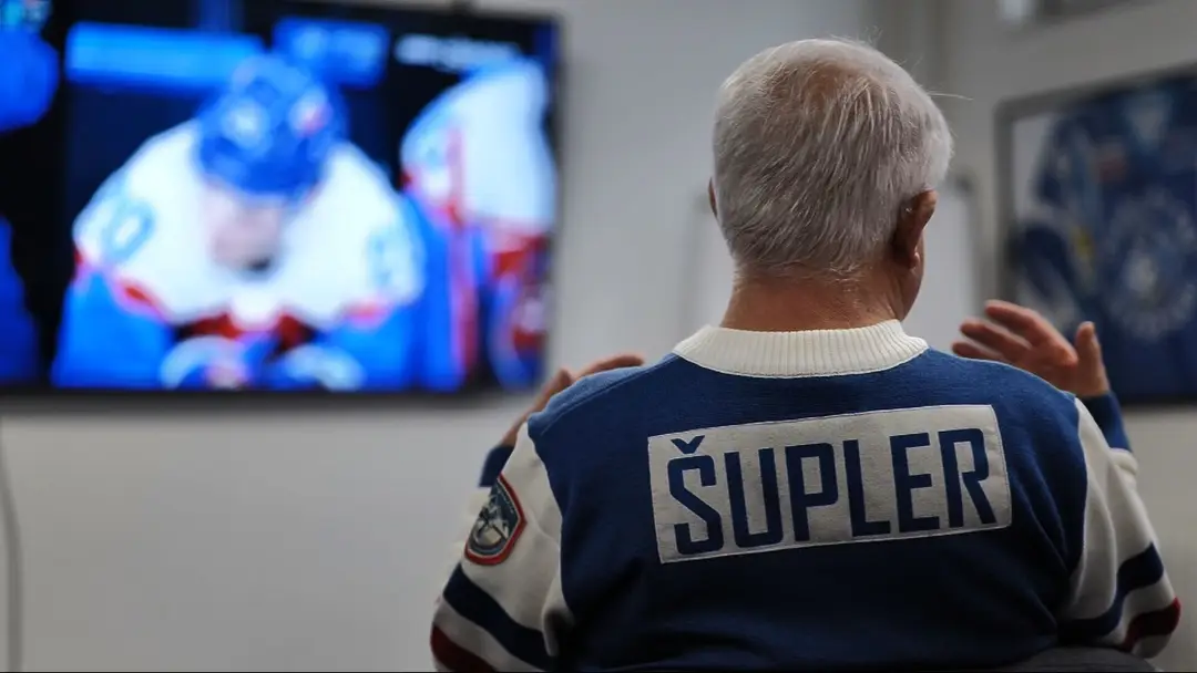 Július Šupler sleduje zápas Slovenska s Nemeckom