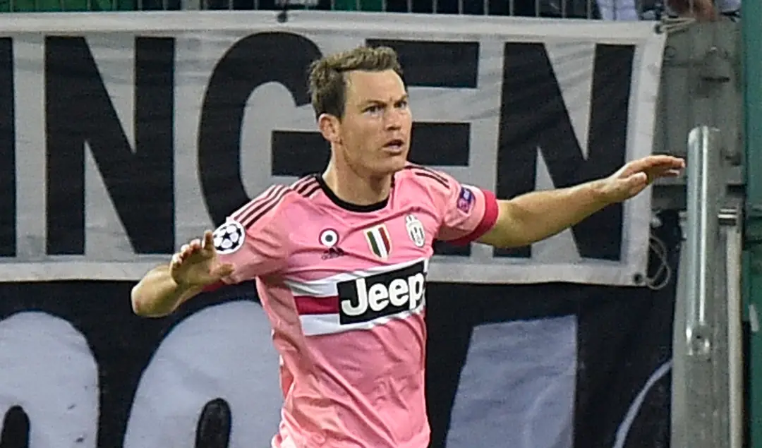 Stephan Lichtsteiner z Juventusu Turín sa teší po góle do siete Borussie Mönchengladbach