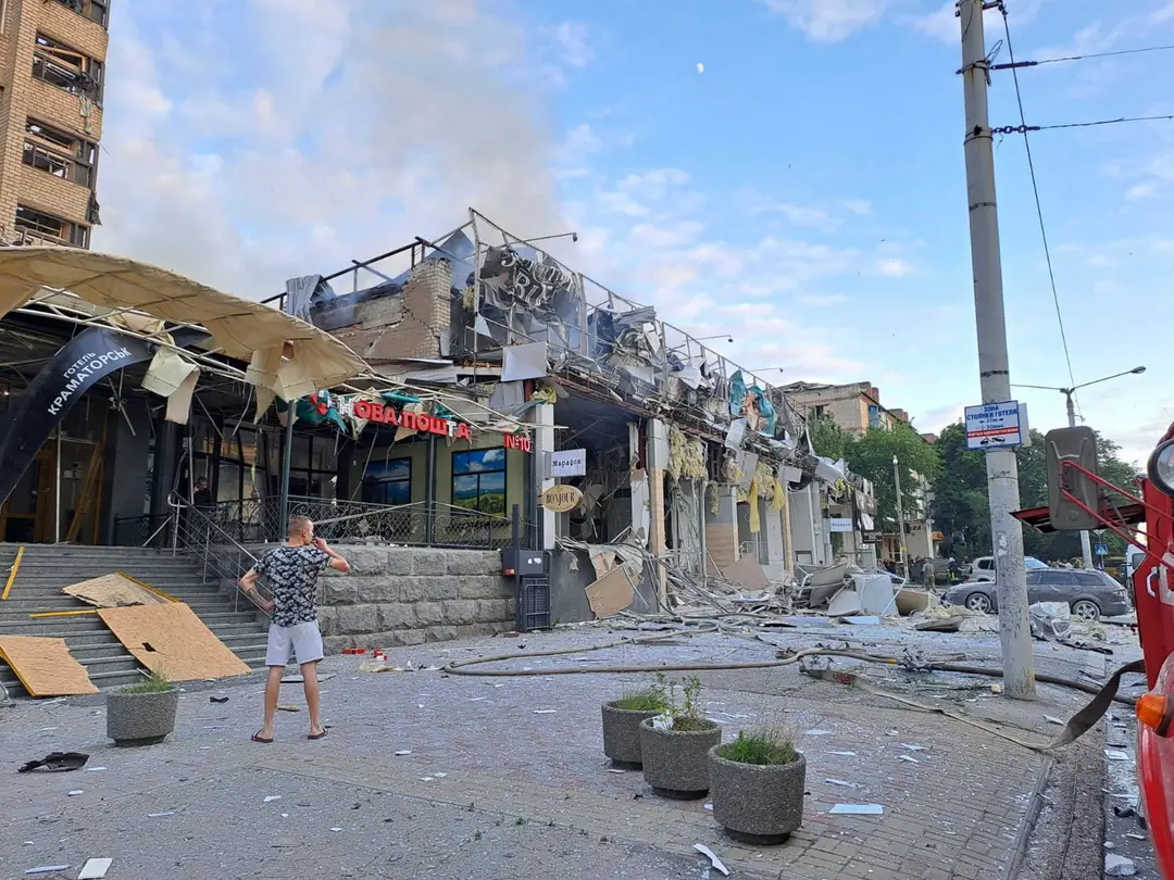Zničená pizzeria po zásahu ruskej rakety.