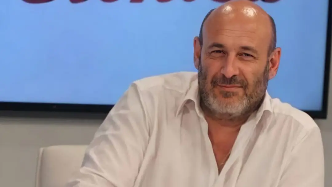 Argentínsky moderátor Santiago Cuneo.