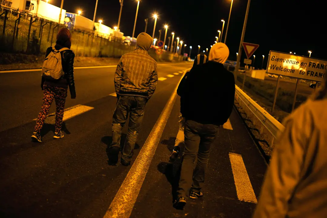 Cez eurotunel sa migranti pokúšajú dostať do Británie