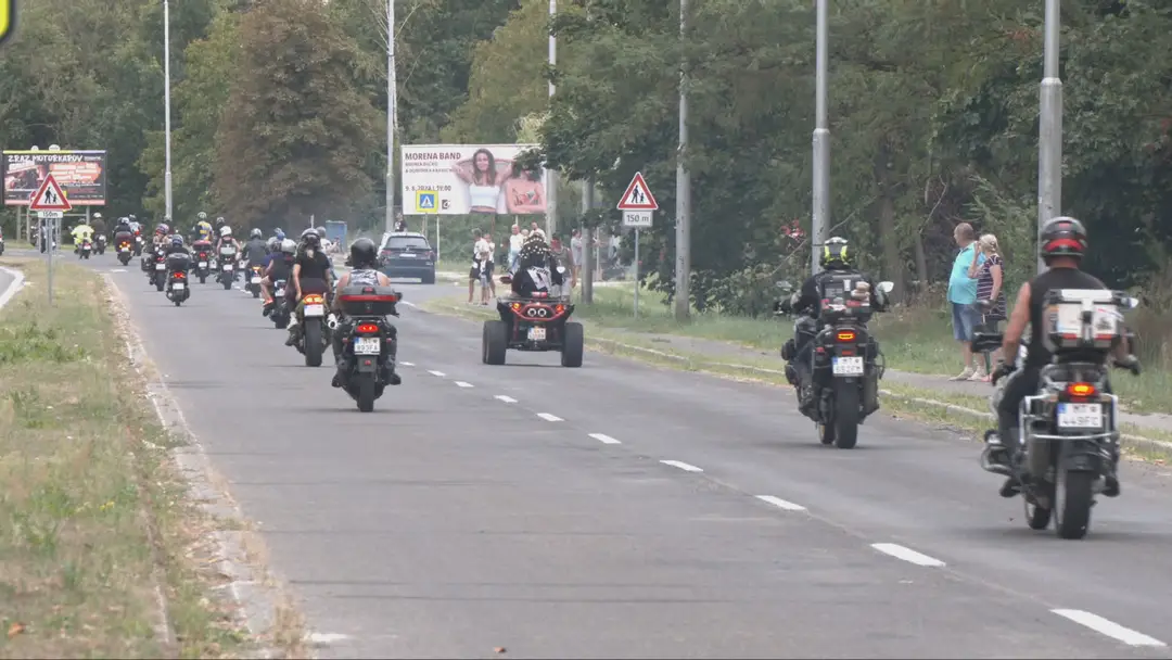 Zraz motorkárov.