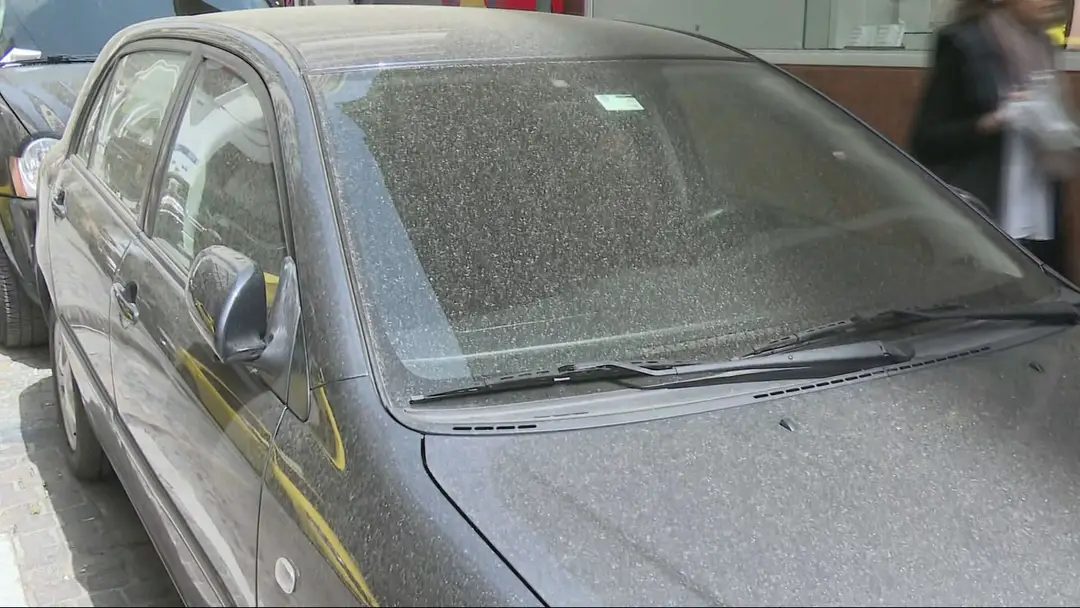 Auto zašpinené od saharského piesku.