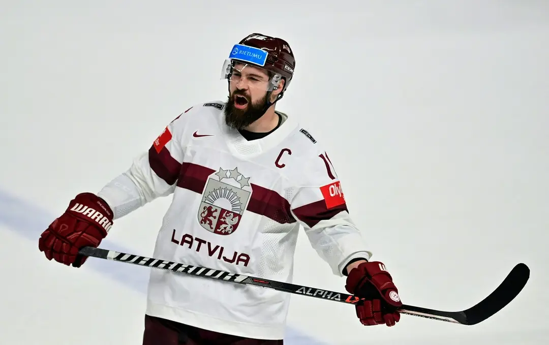 Kaspars Daugavinš v drese lotyšskej reprezentácie.