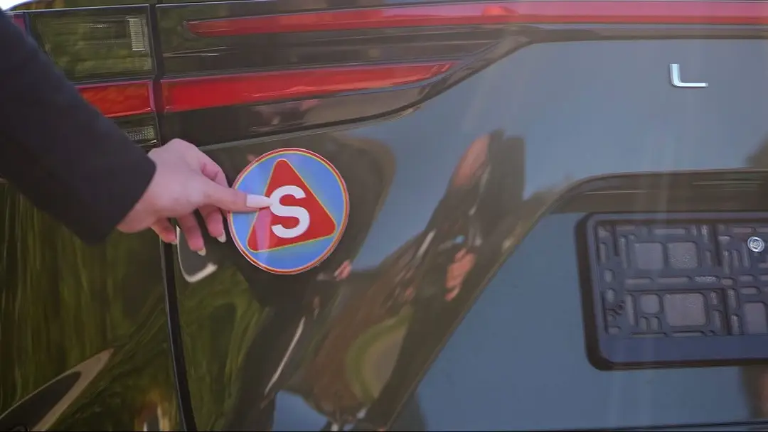 Nálepka na auto pre seniorov
