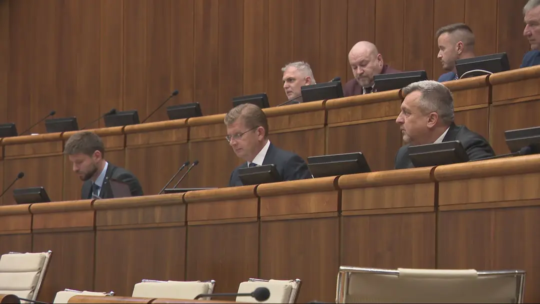 Peter Žiga je poverený dočasne riadiť parlament.