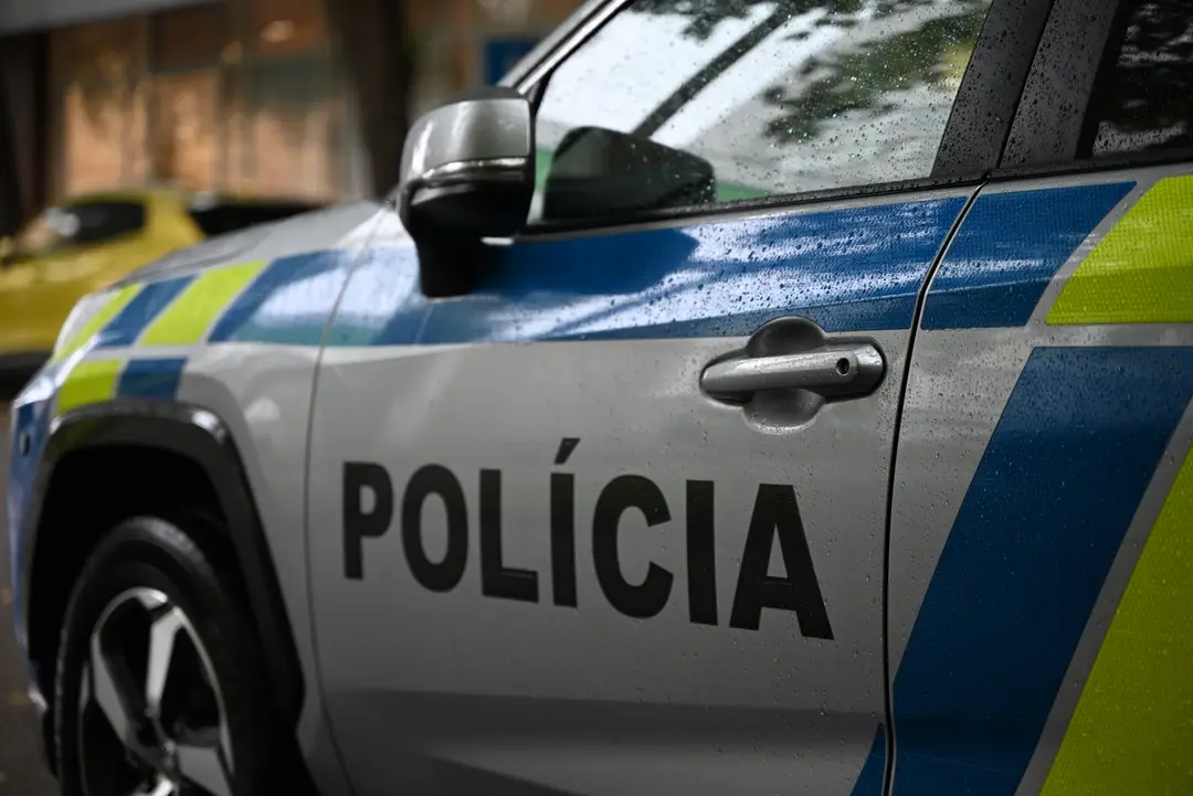 Polícia, policajné auto. Ilustračná snímka