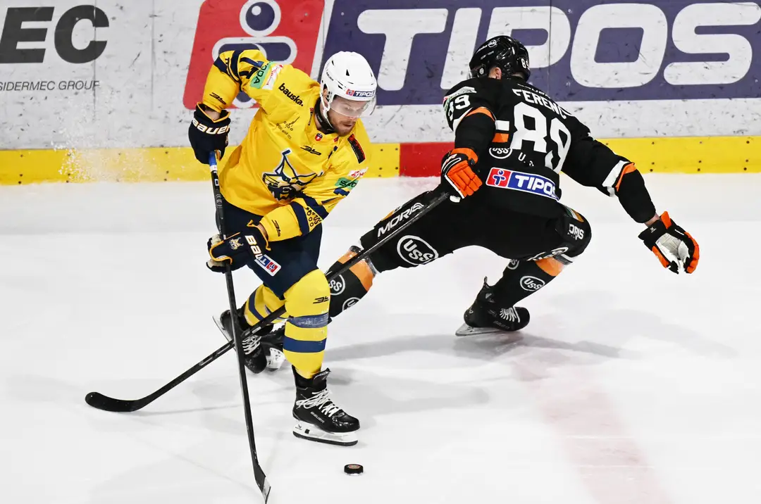 Jakub Ferenc a Ben Johnson počas zápasu HC Košice - HK Spišská Nová Ves