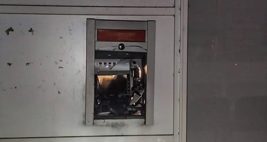 Poškodený bankomat v Košiciach.