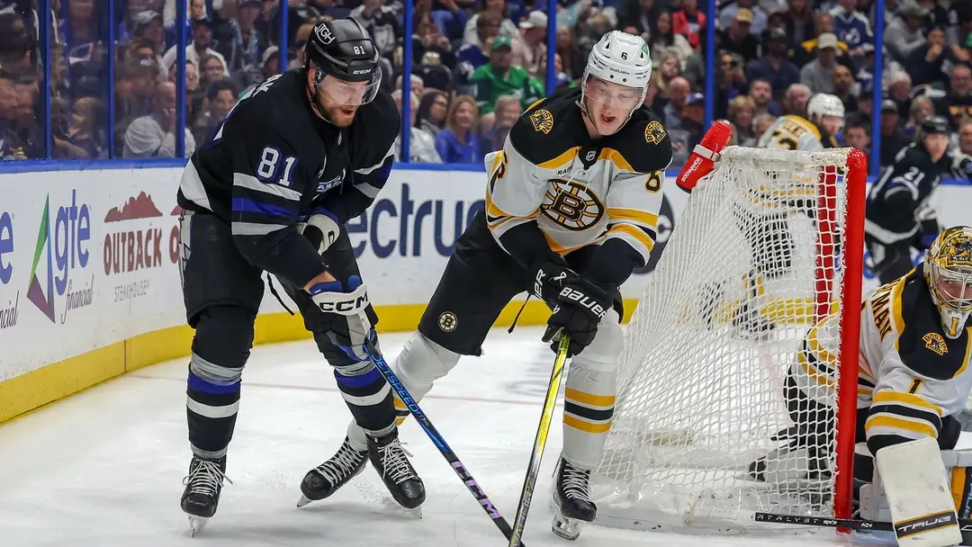 Erik Černák (vľavo) proti Bostonu.