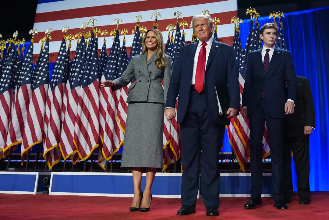 Na snímke Donald Trump, jeho manželka Melania Trumpová a syn Barron Trump.