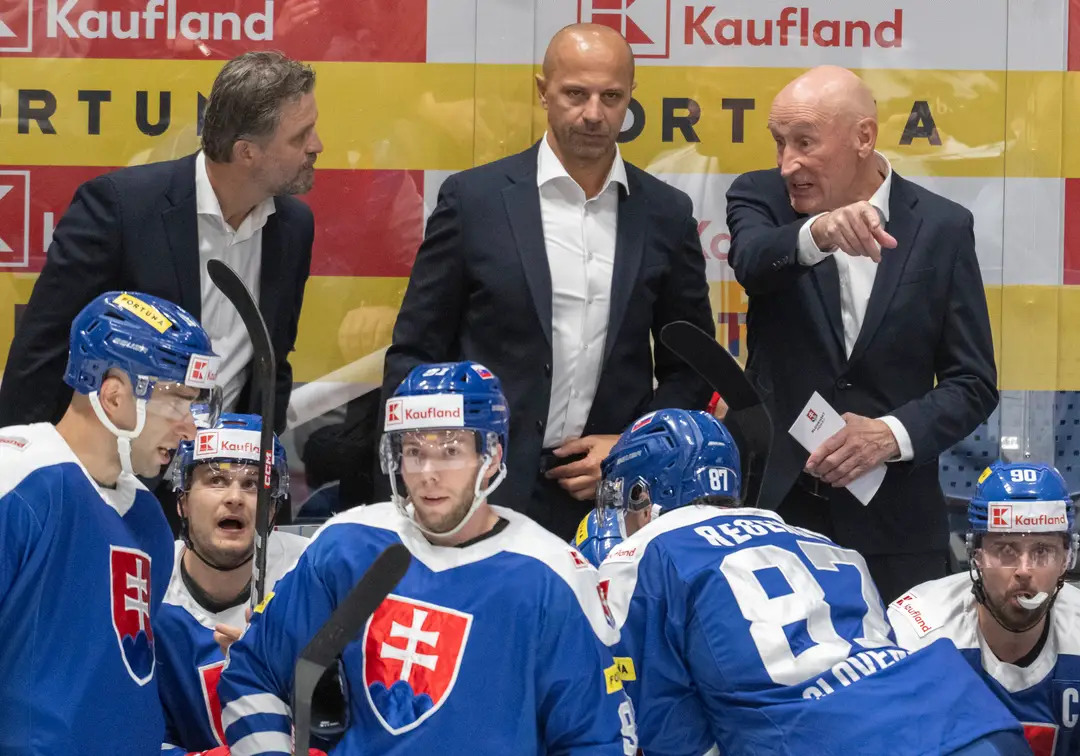 Slovenská lavička v generálke s USA.