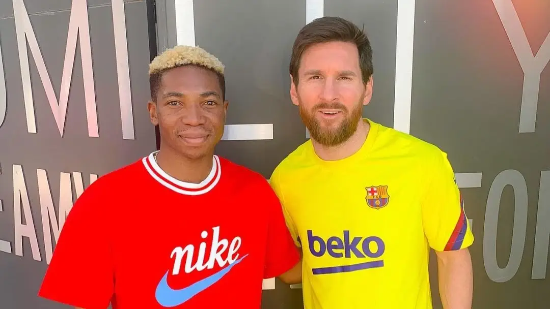 Lamisha Musonda po boku Lionela Messiho
