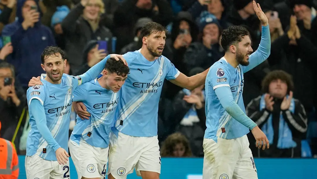 Manchester City stráca na lídra už len dva body.