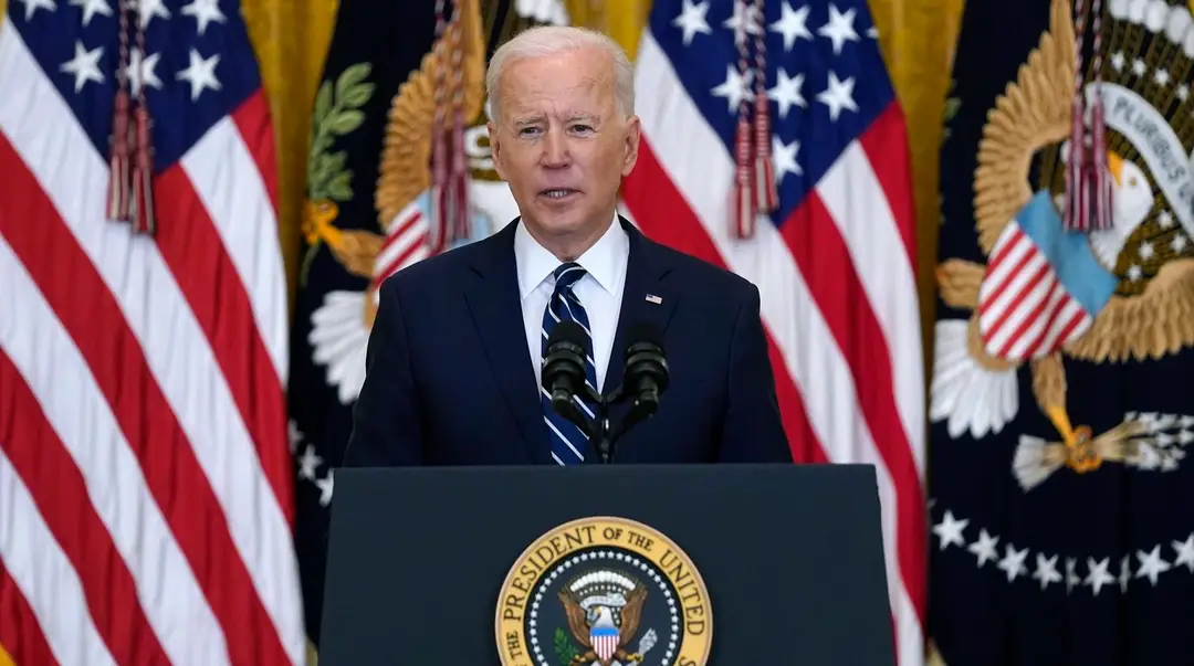 Na snímke americký prezident Joe Biden na svojej prvej tlačovej konferencii.