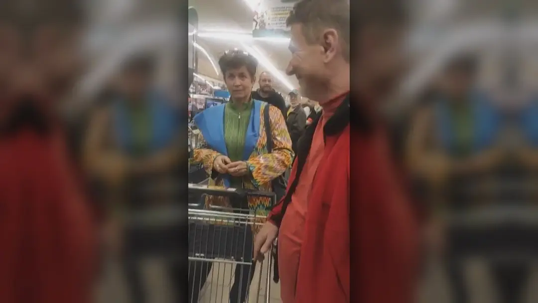 Žena bez rúška v obchode.