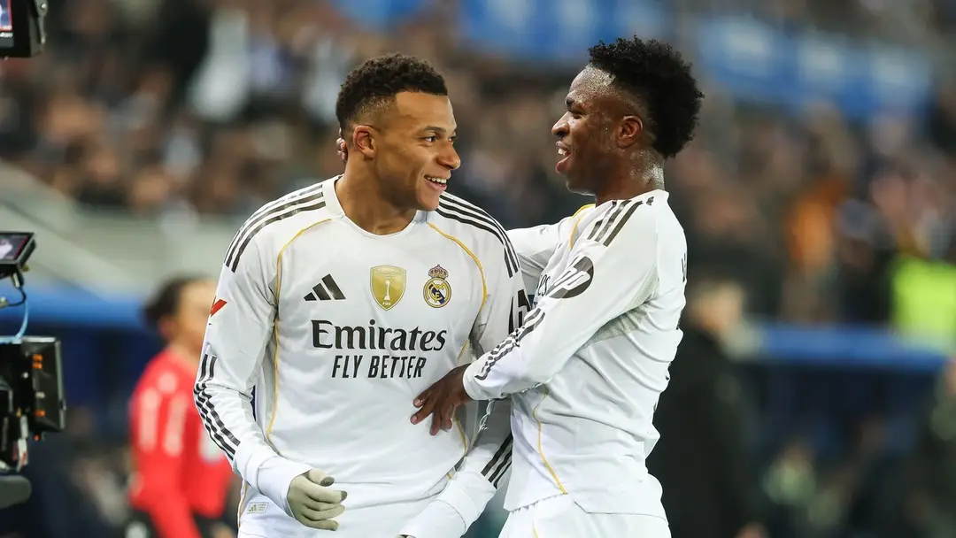 Kylian Mbappé (vľavo) a Vinicius Junior