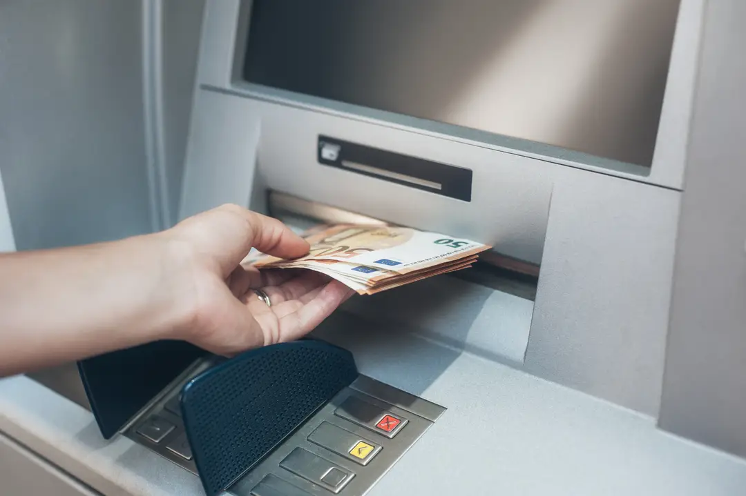 Výber z bankomatu - ilustračná snímka